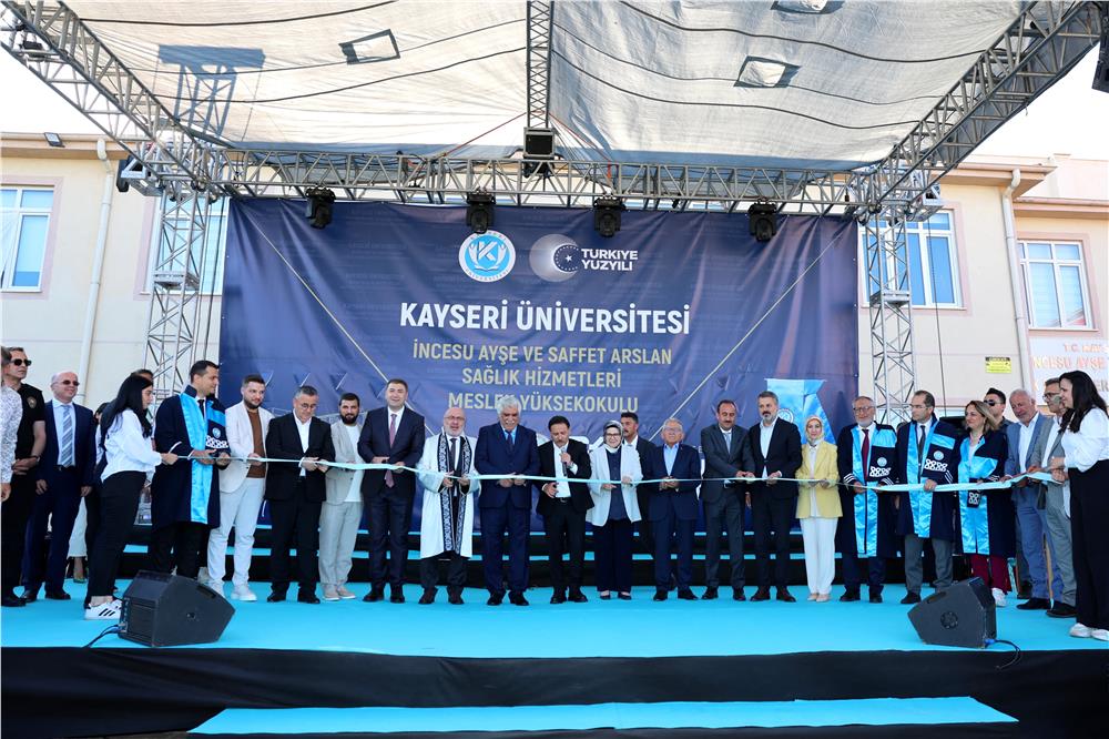 Vali Çicek, KAYÜ Sağlık Hizmetleri MYO Mezuniyet Töreni'ne katıldı
