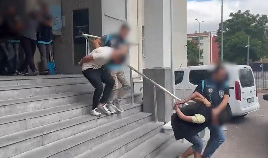 Akaryakıt istasyonundaki cinayette 5 tutuklama Akaryakıt istasyonundaki cinayette 5 tutuklama