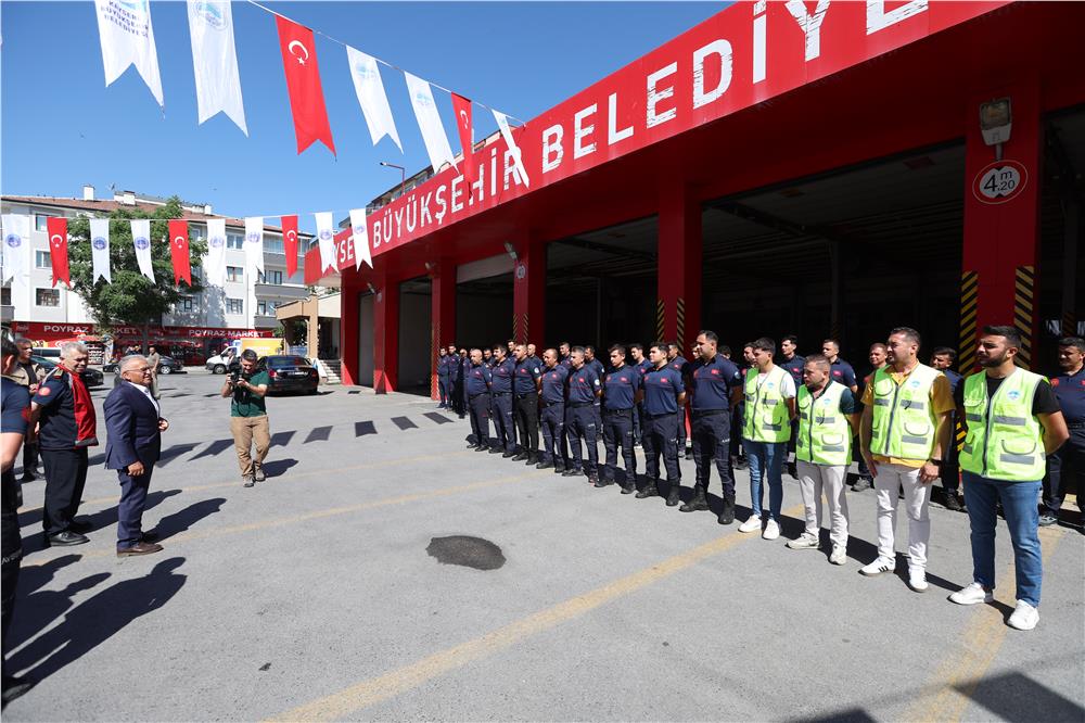 BAŞKAN BÜYÜKKILIÇ’TAN KAHRAMAN PERSONELİNE: “İYİ Kİ VARSINIZ” BAŞKAN BÜYÜKKILIÇ’TAN KAHRAMAN PERSONELİNE: “İYİ Kİ VARSINIZ”