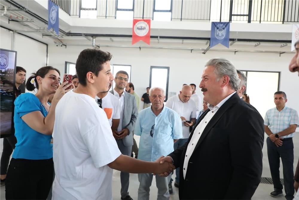 Başkan Palancıoğlu’nun gerçek olan hayali havacılık lisesi öğrenci ve velilere tanıtıldı