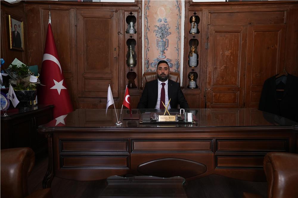 Birlik Vakfı Kayseri Şubesi’nden 24 Temmuz Gazeteciler Ve Basın Bayramı Mesajı Birlik Vakfı Kayseri Şubesi’nden 24 Temmuz Gazeteciler Ve Basın Bayramı Mesajı