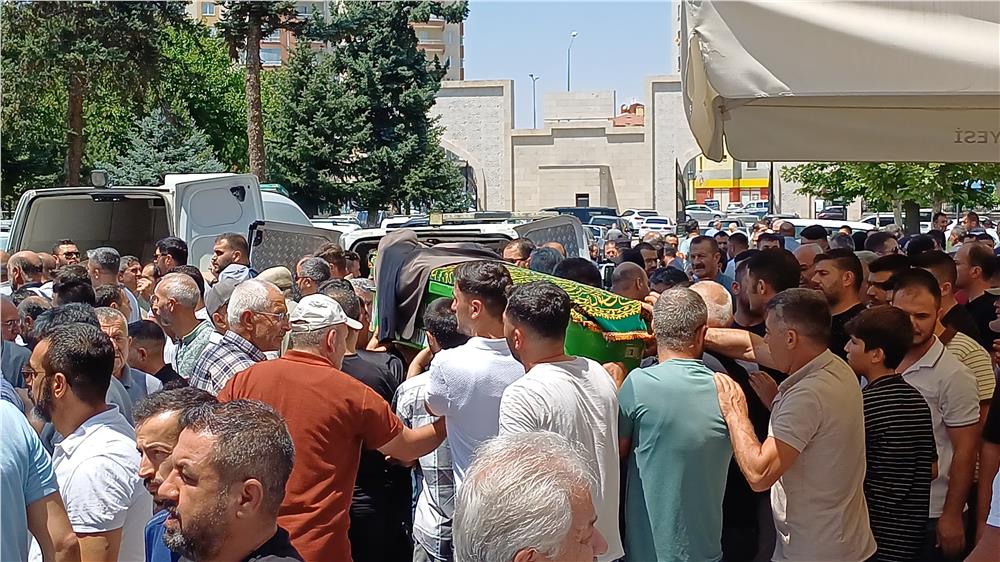 Camide öldürülen şahıs toprağa verildi Camide öldürülen şahıs toprağa verildi