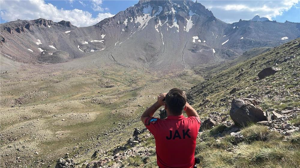 Erciyes'e zirve tırmanışı yapan dağcı mahsur kaldı Erciyes'e zirve tırmanışı yapan dağcı mahsur kaldı