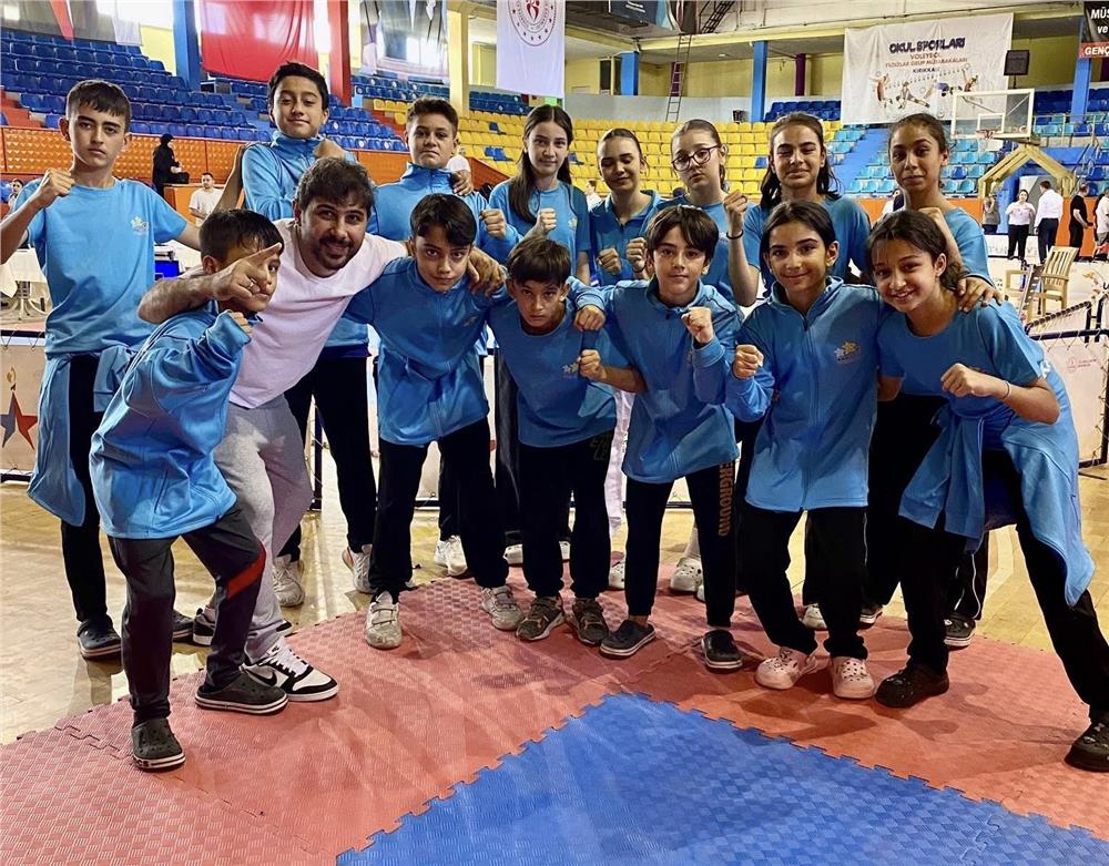 Kayserili karatecilerden 10 madalya geldi Kayserili karatecilerden 10 madalya geldi