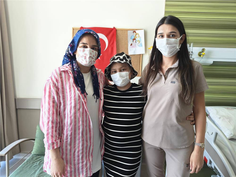 Lösemi hastası küçük çocuk, balonlarla taburcu oldu Lösemi hastası küçük çocuk, balonlarla taburcu oldu