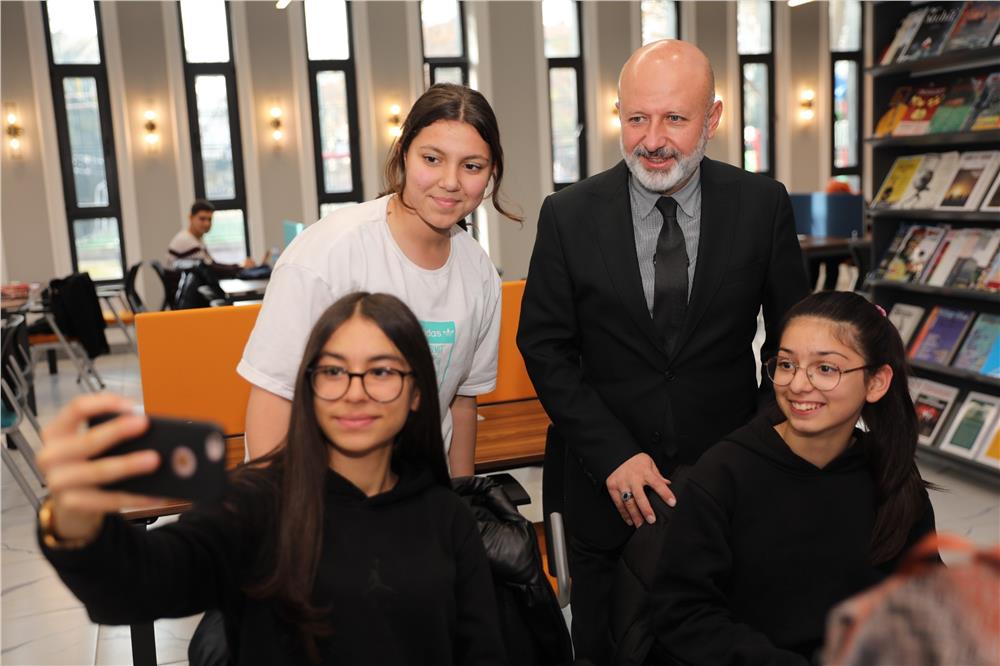 Başkan Çolakbayrakdar: Dünyaya açılan kütüphanelerle zenginleştirilmiş bir şehir inşa ediyoruz