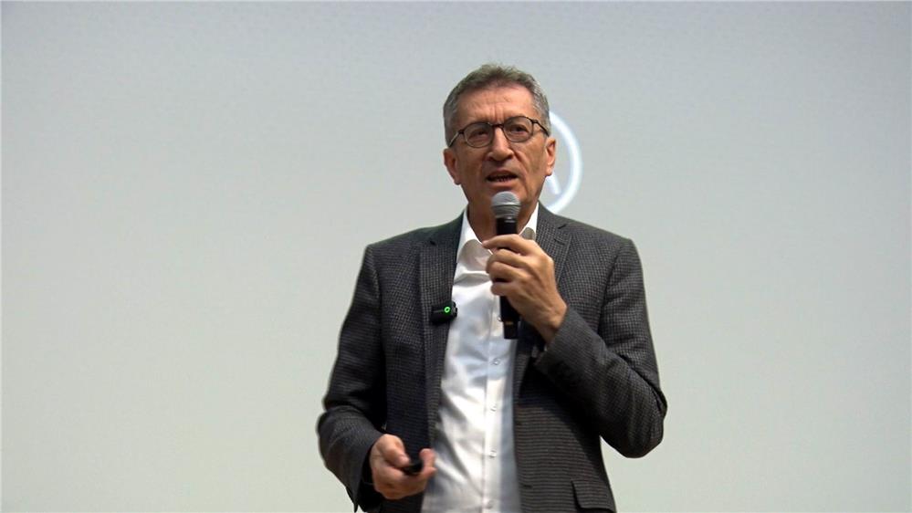 Ziya Selçuk: Dünya, eğitim ve bilim açısından çok farklı bir dönemden geçiyor