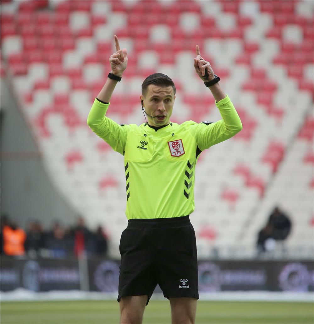 Galatasaray - Kayserispor maçını Adnan Deniz Kayatepe yönetecek