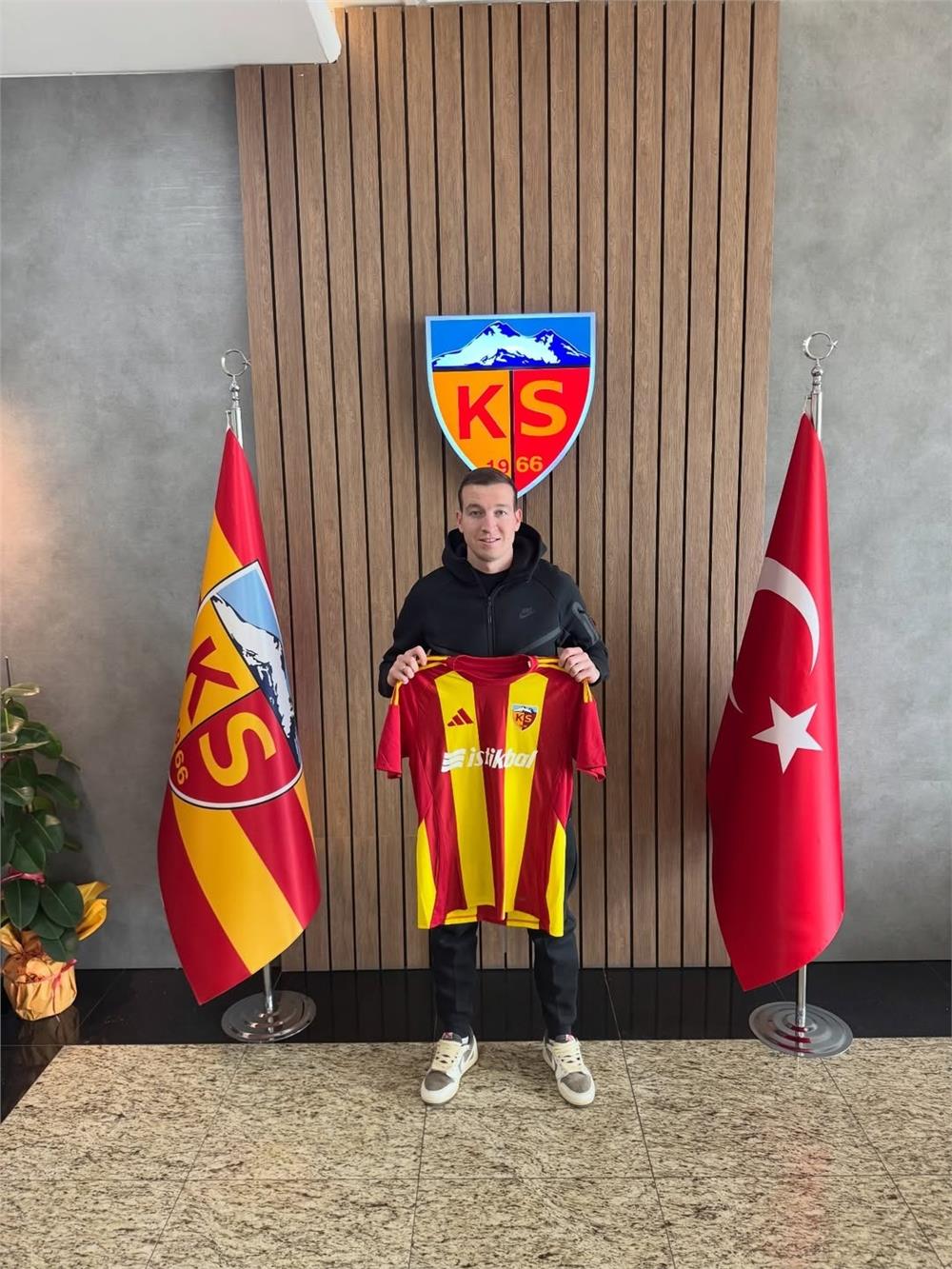 Kayserispor, Denis Makarov’u açıkladı