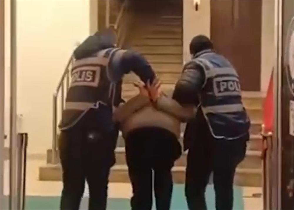 Vatandaşı kart bilgileriyle dolandıran şahıs yakalandı