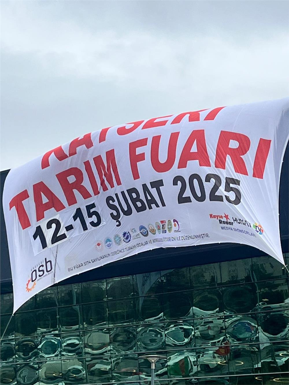 Böyle Fuara Böyle Pankart!