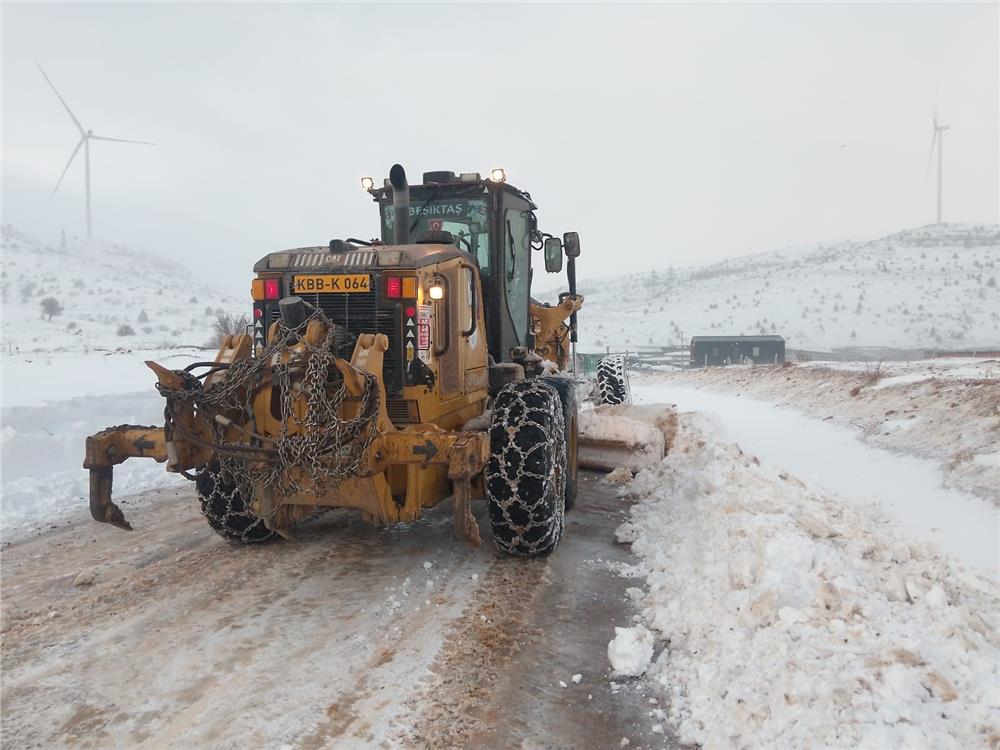 Büyükşehir kardan etkilenen 432 kilometrelik 54 mahalle yolunu ulaşıma açtı