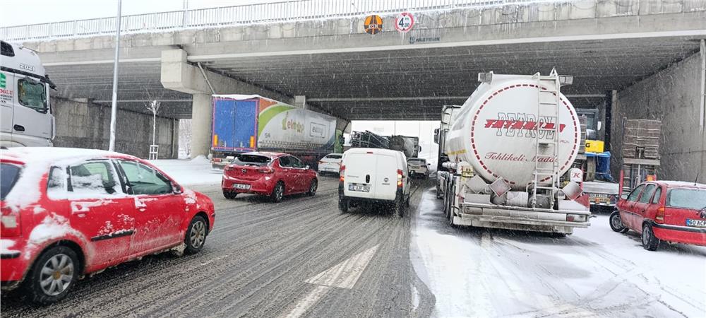 Kayseri - Malatya yolu ulaşıma kapandı