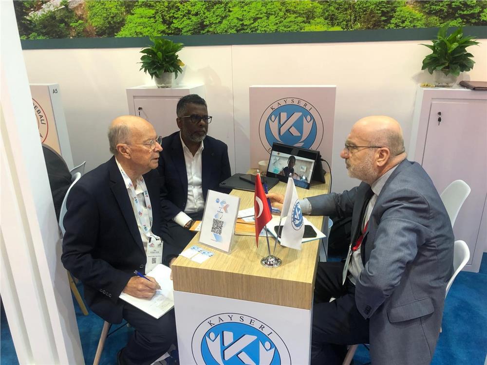 Rektör Karamustafa, Hong Kong