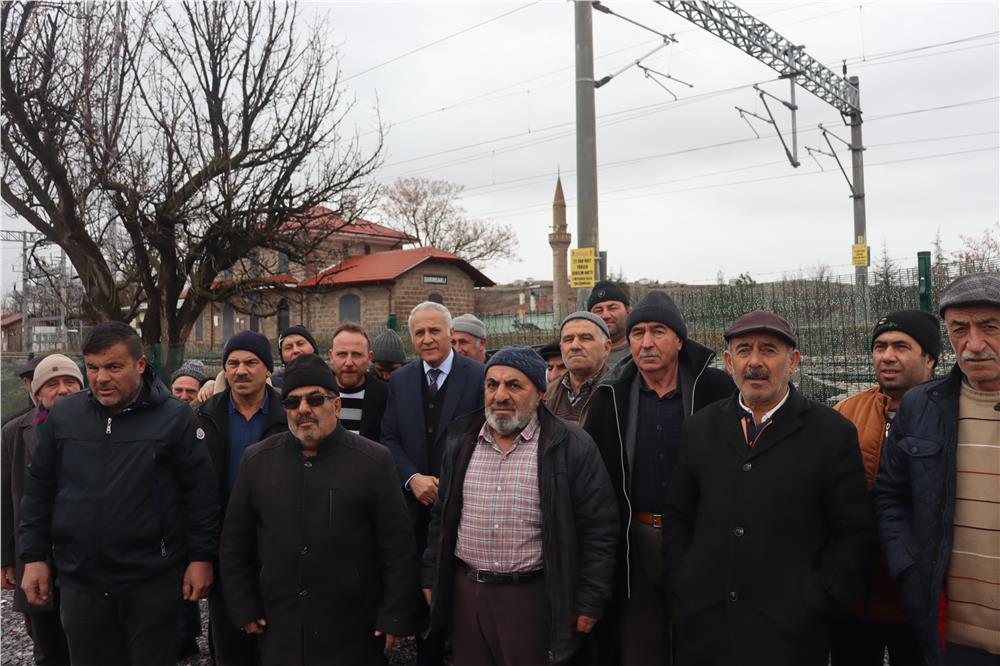 Teravih namazı için 5 kilometre yürümek istemiyorlar