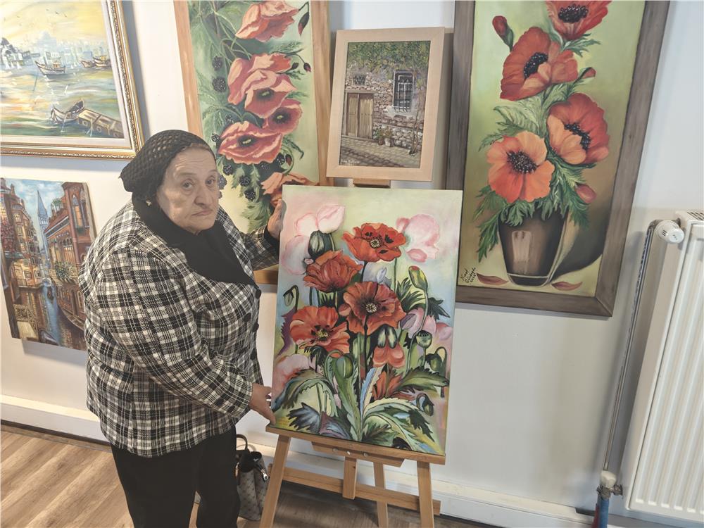 80 yaşında 25 yıllık sanat sevgisini sürdürüyor
