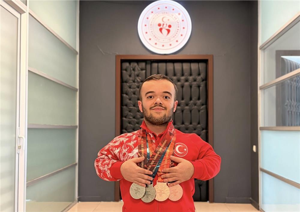 Avrupa ikincisi sporcuya görkemli karşılama