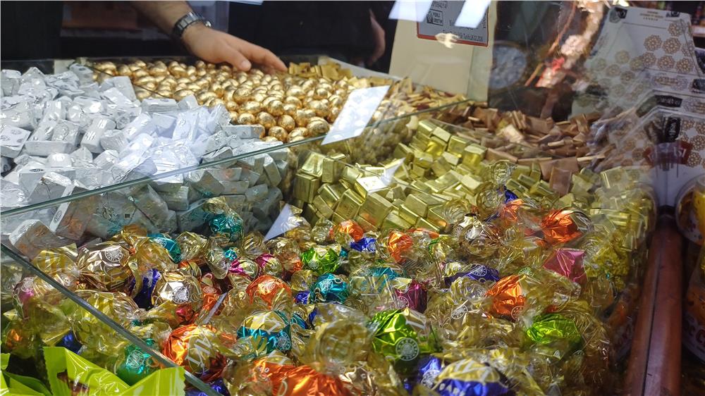 Bayramlık çikolata ve şekerler tezgahlarda