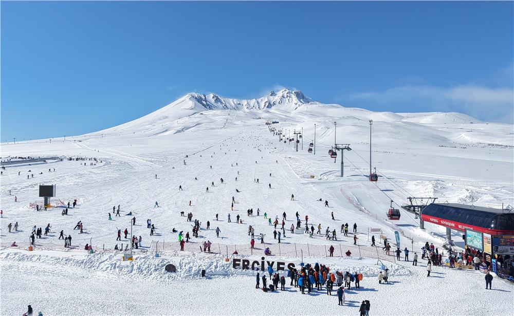 Erciyes, ara tatil ve Ramazan Bayramı'nda kayakseverleri bekliyor