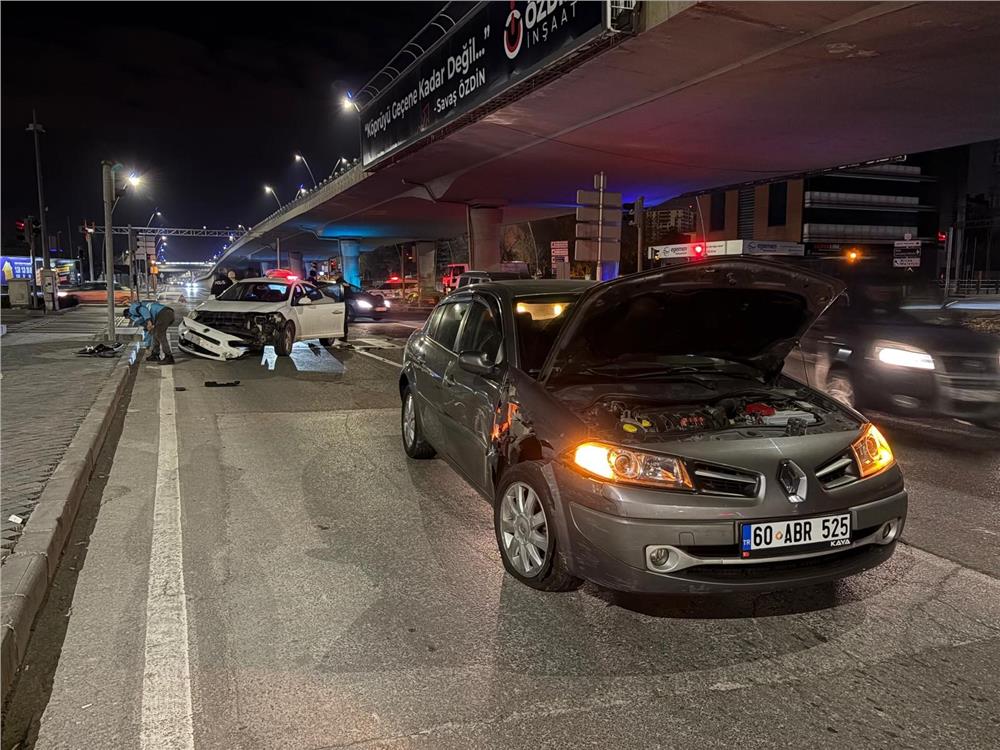 İki otomobil çarpıştı: 1 kişi yaralandı