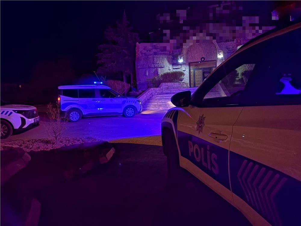 Kavgayı ayırmaya çalışan gece kulübü çalışanı bıçaklandı: Şüpheliler kaçtı