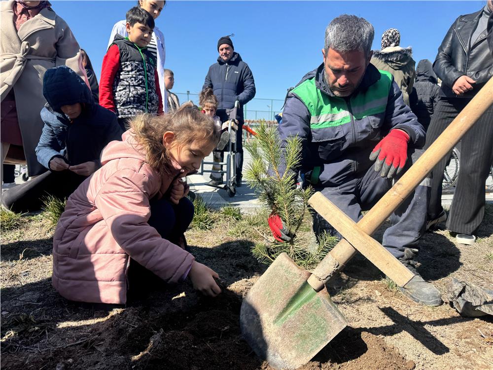 Kayseri Büyükşehir'den özel çocuklarla anlamlı ağaç dikim etkinliği
