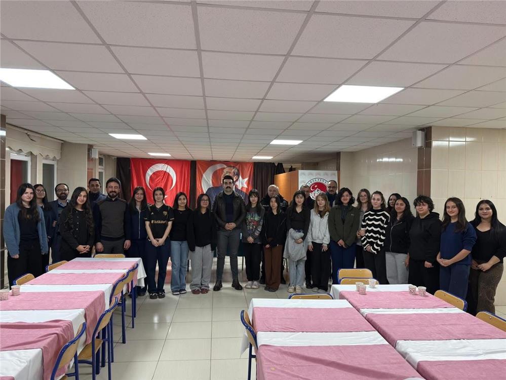 Tomarza protokolü öğrencilerle iftarda buluştu