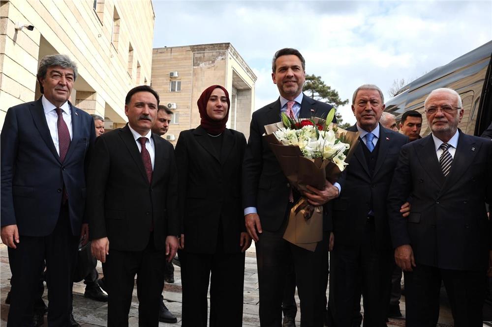 Bakan Bayraktar Vali Çiçek