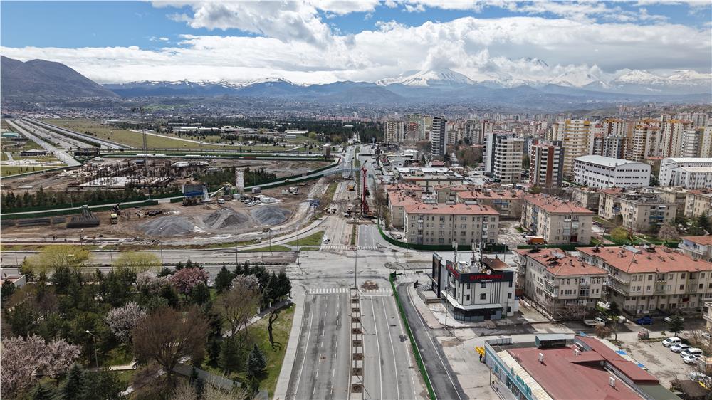 Büyükşehir'in Kartal Katlı Kavşağı Projesi'nde yoğun mesai