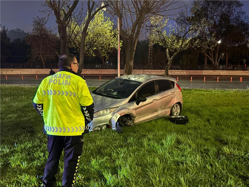 Kayseri’de kaza yapan sürücü otomobilini bırakıp kaçtı
