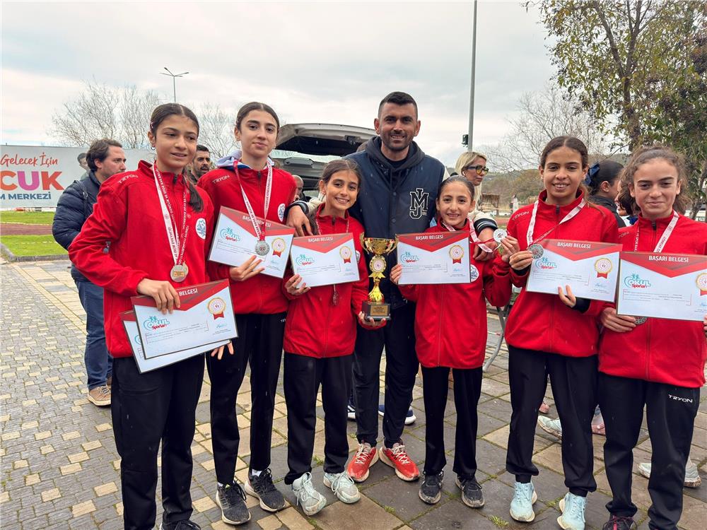 Kayserili atletler Aydın’dan madalyalarla döndü