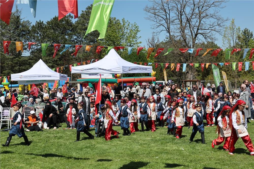 Kocasinan’da bayram havasında geleneksel değerlerle renklenen çocuk şenliği