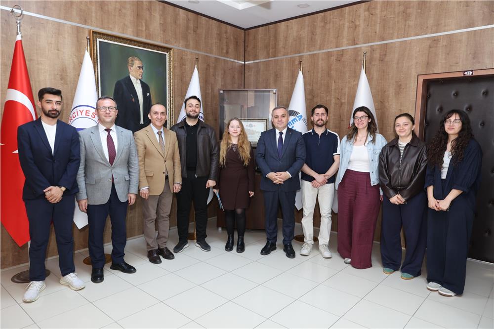 Rektör Prof. Dr. Altun, EVEA Öğrenci Kulübü üyeleri ile buluştu