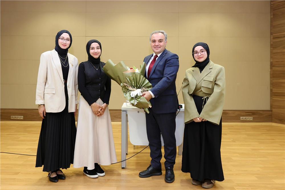 Rektör Prof. Dr. Altun, öğrencilerle bir araya geldi