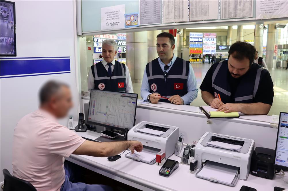 Şehirlerarası otobüs terminalinde 