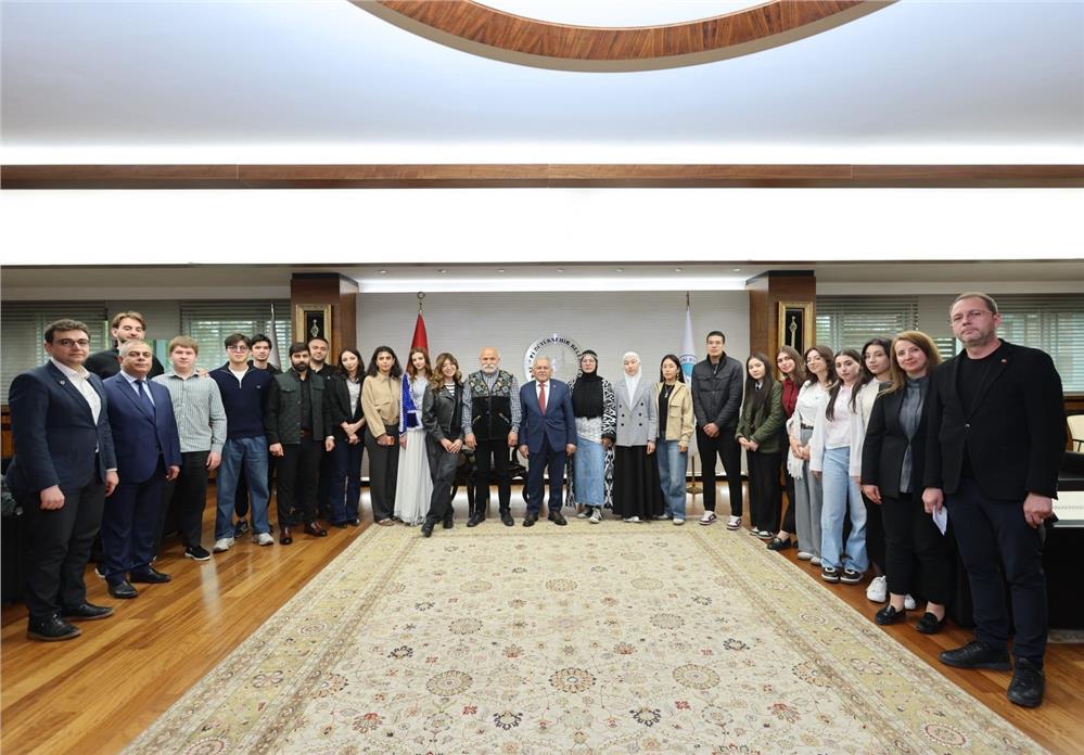 Türk Dünyası gençleri, Kültür Başkenti Kayseri’de Başkan Büyükkılıç’ı ziyaret etti