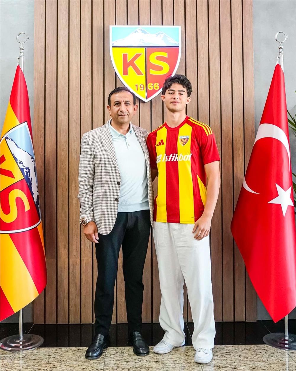 Kayserispor, Kayra ile sözleşme uzattı