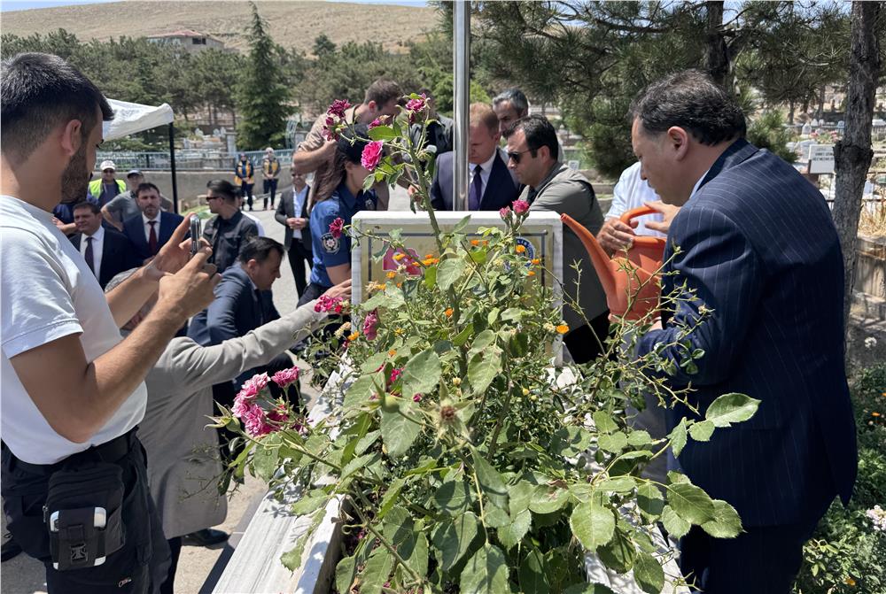 15 Temmuz şehidi Kübra Doğanay, kabri başında anıldı