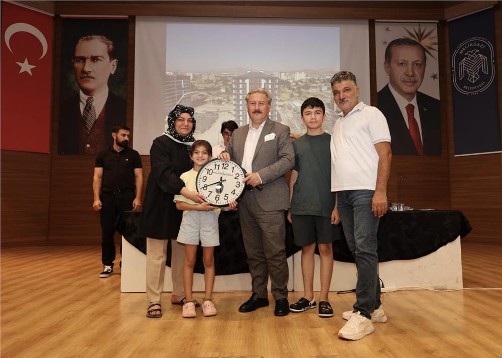 Anbar mahallesindeki kentsel dönüşüm daireleri, kura ile sahiplerini buldu