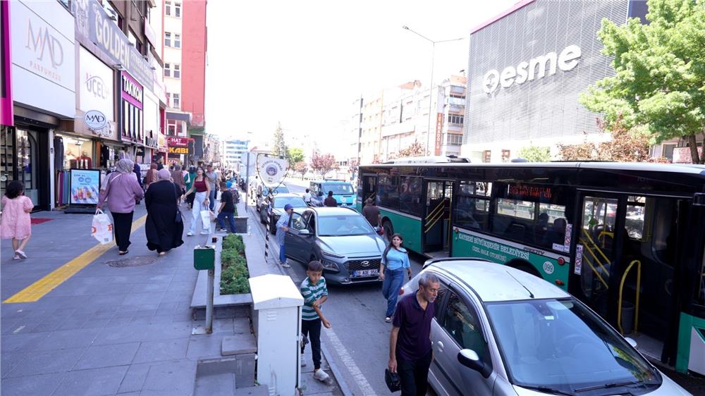 Büyükşehir Zabıta'dan otobüs duraklarında denetim
