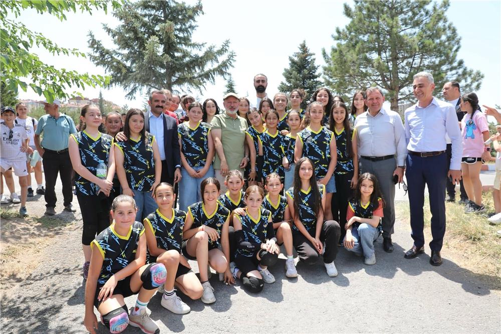 Çolakbayrakdar: Bir çocuğun mutluluğu, şehrin geleceğine yapılan en büyük yatırımdır