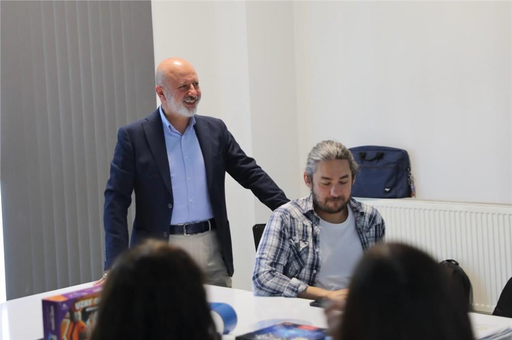 Çolakbayrakdar: Teknolojiyi tüketen değil, geleceği üreten nesiller yetiştiriyoruz