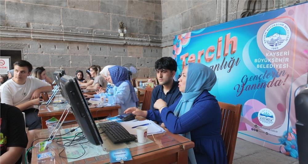 Kayseri Büyükşehir’in ücretsiz YKS tercih danışmanlığına yoğun ilgi