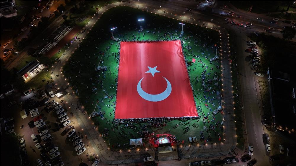 Kayseri’de dünyanın en büyük Türk bayrağı açıldı
