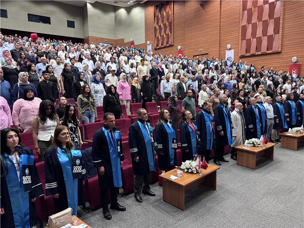 KAYÜ Uygulamalı Bilimler Fakültesi'nde mezuniyet sevinci