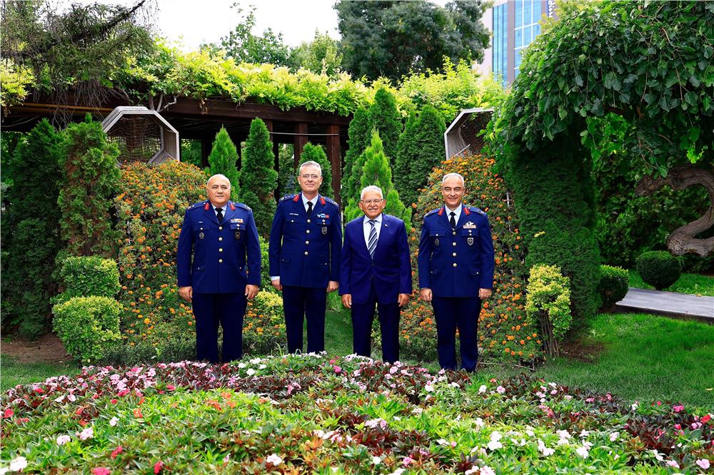 Büyükkılıç, Kayseri’nin Yeni Atanan Komutanlarını Ağırladı