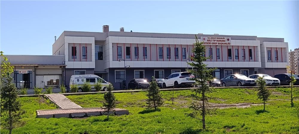 Evinde bıçaklanan adam hayatını kaybetti