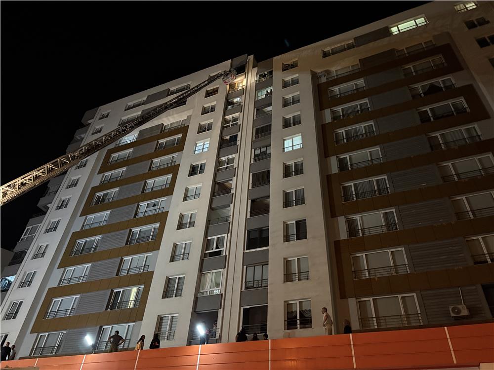 Kayseri’de 13. katta yangın: Balkondan düşen ev sahibi hayatını kaybetti
