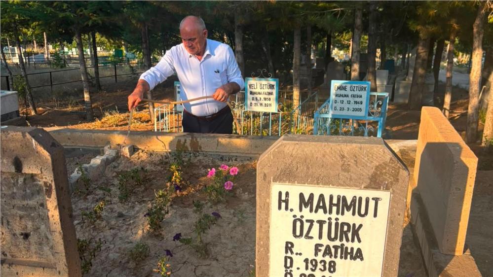 Yahyalı Belediyesi personelinden örnek vefa: Aile kabristanlarını temizleyip dualarını ettiler