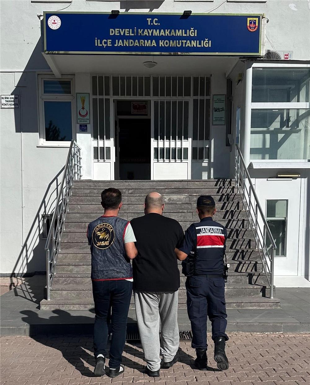 15 yıl kesinleşmiş hapis cezasıyla aranan şahıs yakalandı